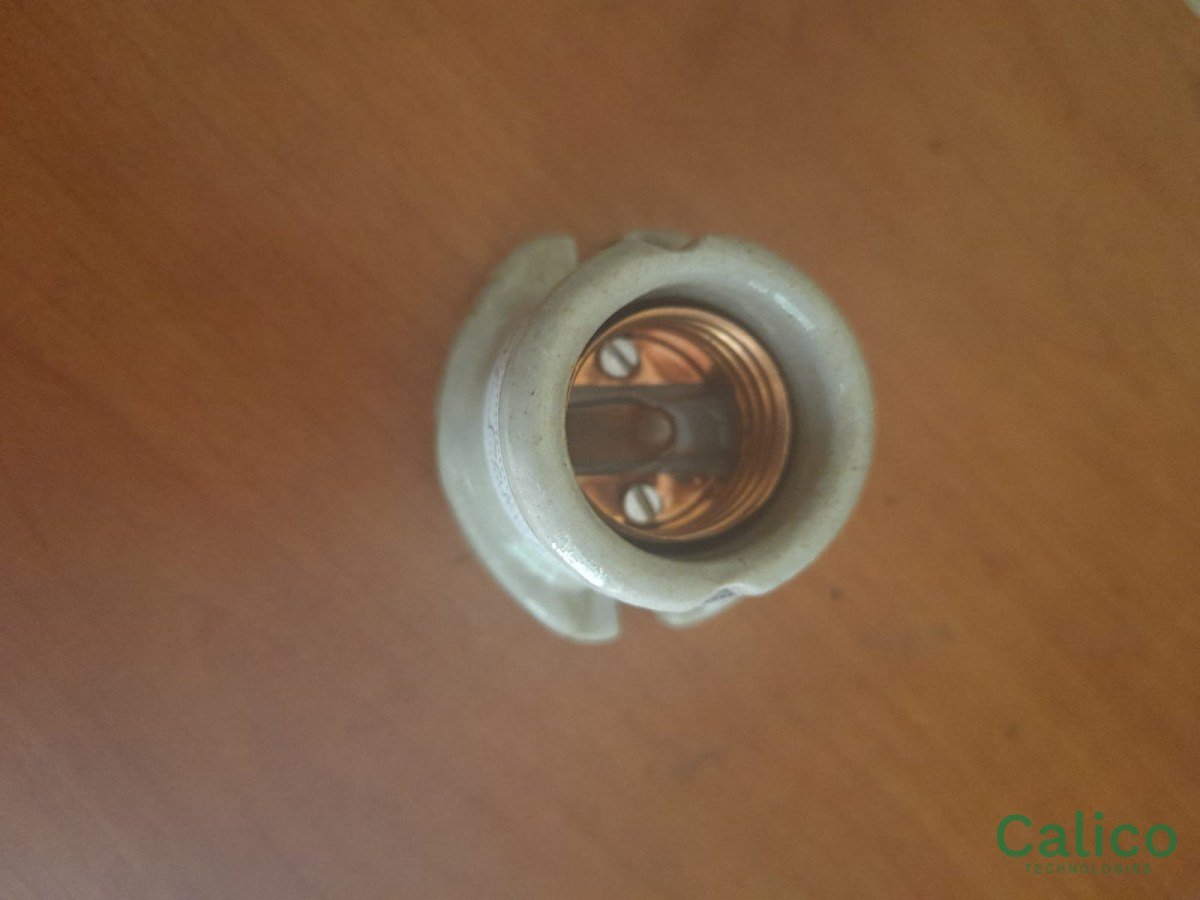 E27 Porcelain Lamp — front view